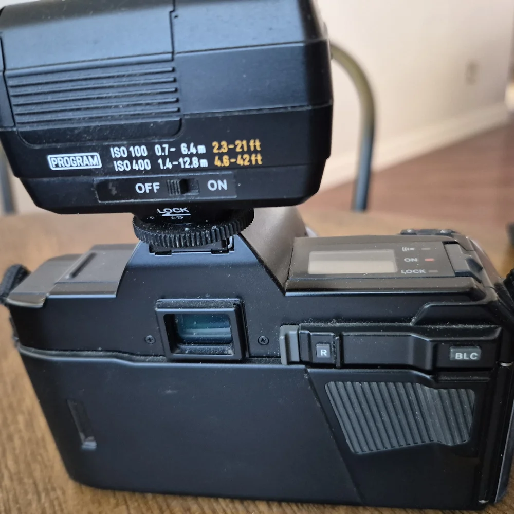 Minolta Maxxum 5000 35mm Film Black Camera with Flash. Collectable Vintage.